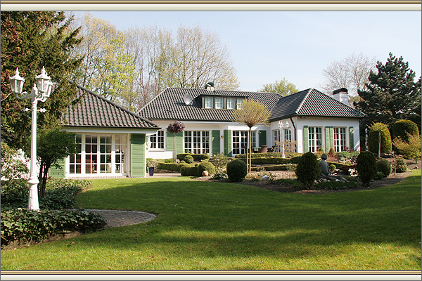 Landhaus-Villa mit Schwimmhalle in Mönchengladbach - Odenkirchen